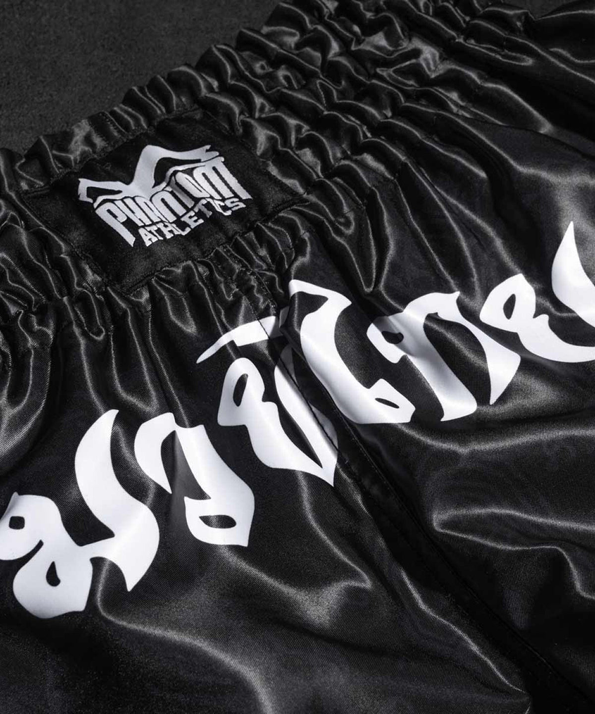 Phantom Athletics Sak Yant Pantalones de Muay Thai - Negro