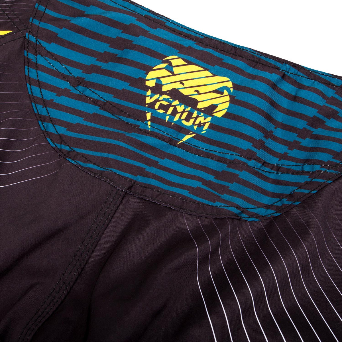 Venum Plasma short fightshorts - Black/Yellow