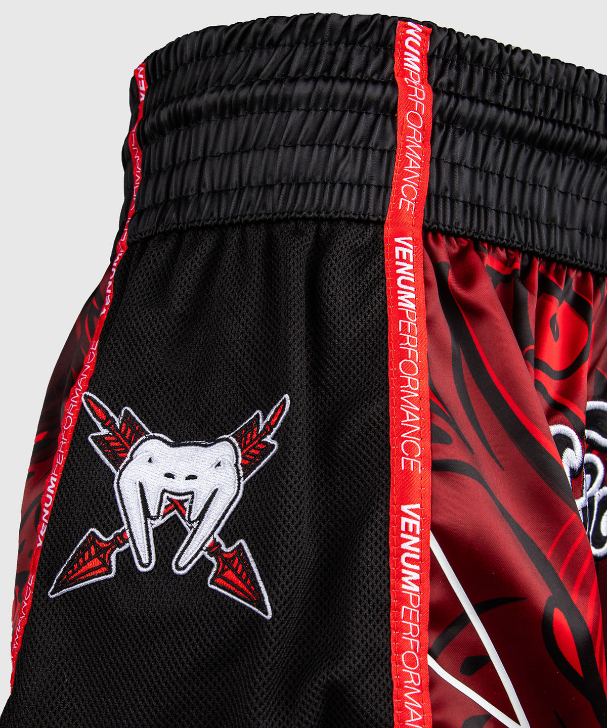 Venum Wolf Atak Muay-Thai-Shorts – Schwarz/Rot