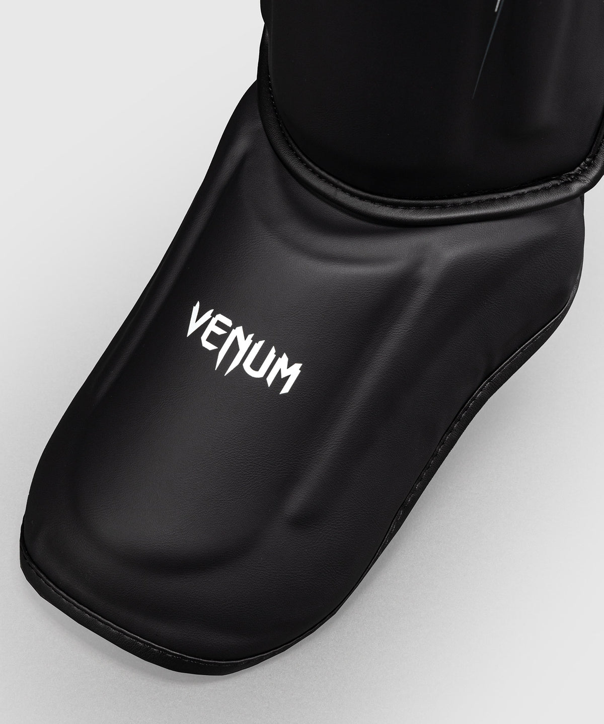 Venum Streamline Schienbeinschoner – Schwarz/Weiß
