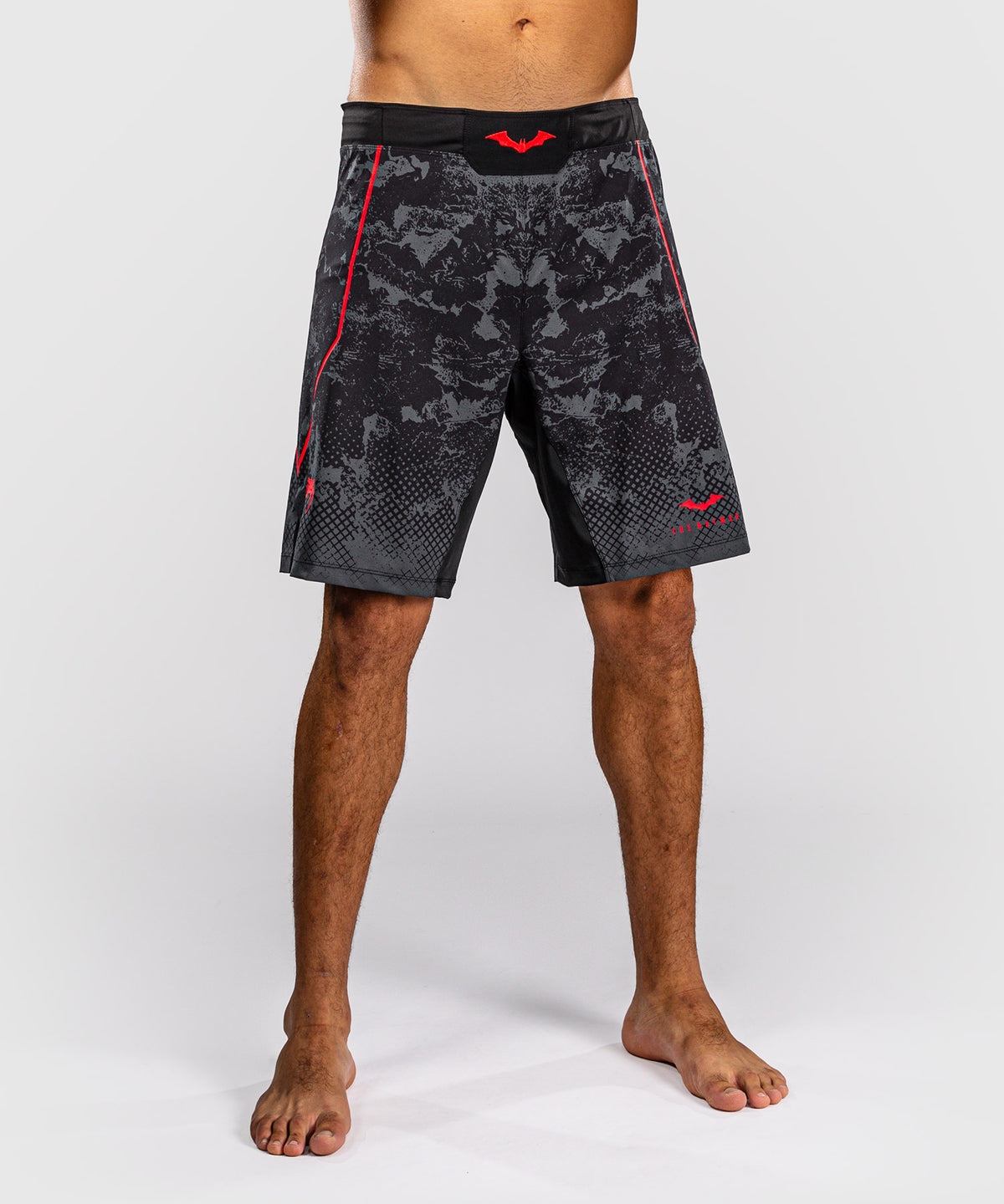 Venum x Batman Fightshorts - Schwarz/Grau/Rot