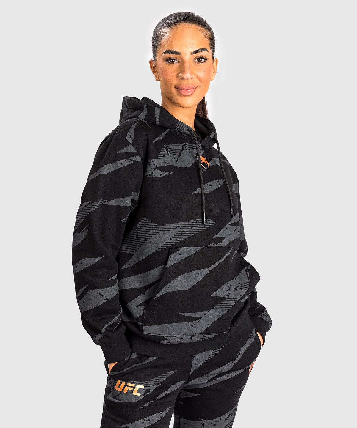 UFC Adrenaline by Venum Fight Week Felpa Con Cappuccio per Donna - Urban Camo