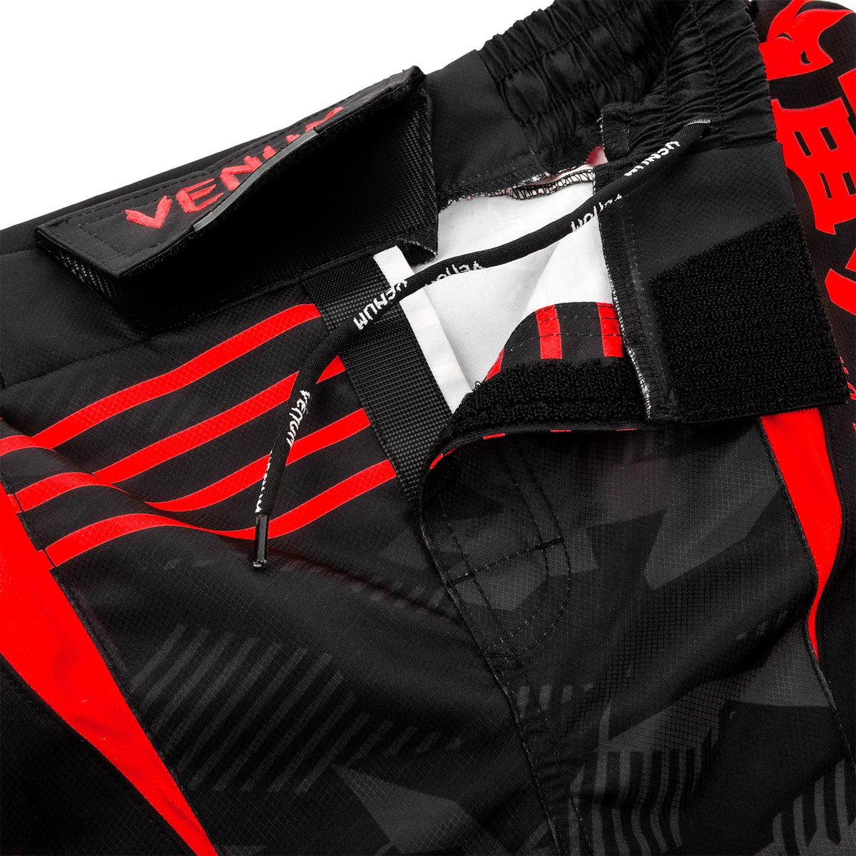 Pantaloncini da combattimento Venum Okinawa 2.0 - Nero/Rosso