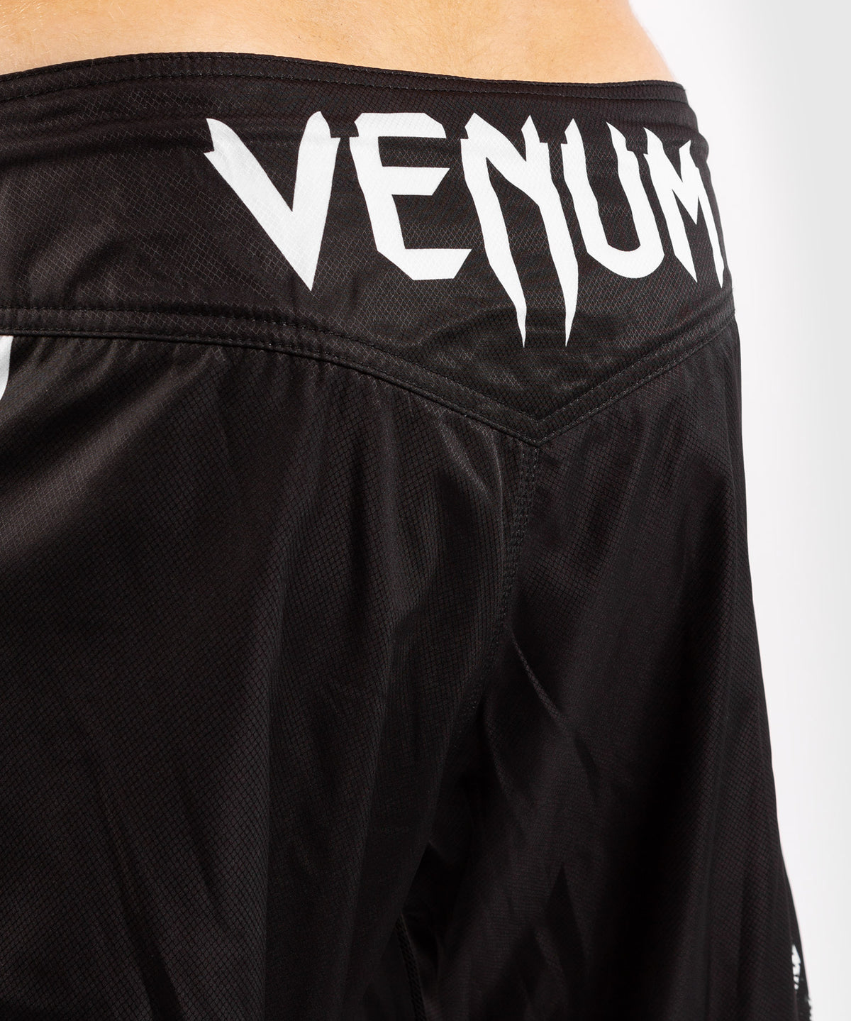 Pantaloncini da combattimento Venum Signature - Nero/Bianco