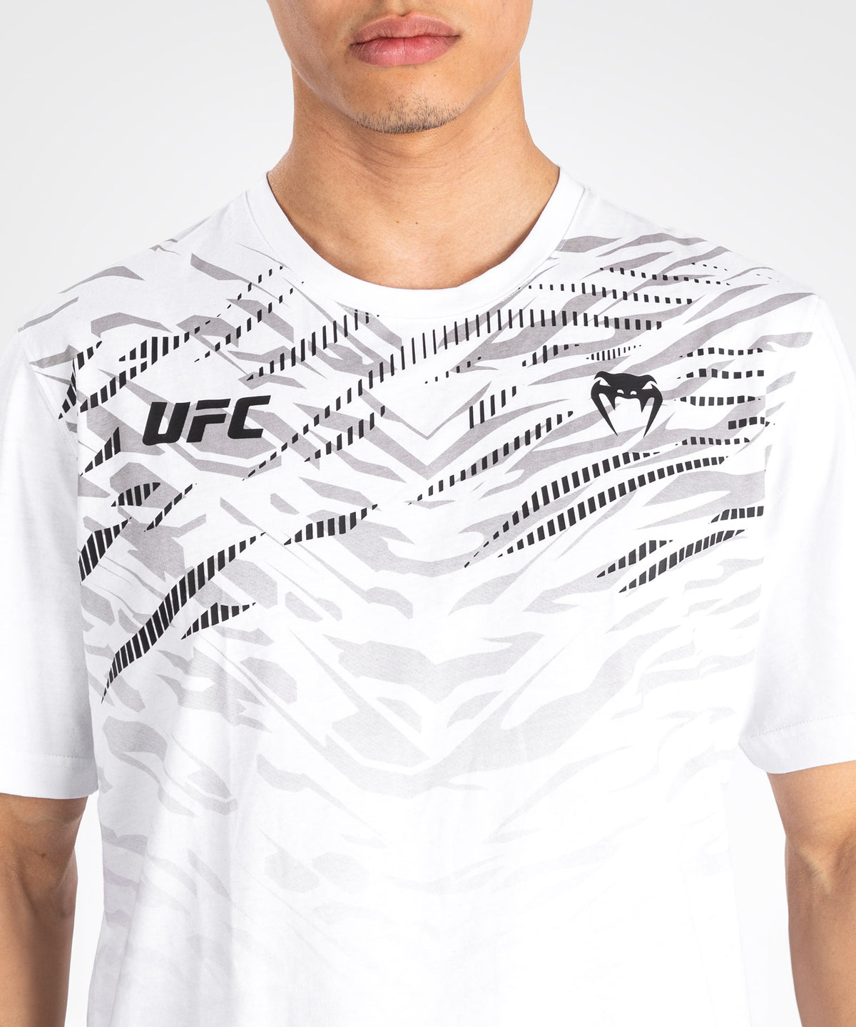 UFC Fusion by Venum Replica Herren Kurzarm T-Shirt - Weiß
