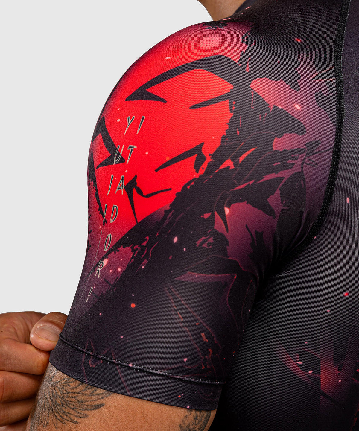 Jujutsu Kaisen x Venum Itadori Kurzarm Rashguard – Schwarz/Rot