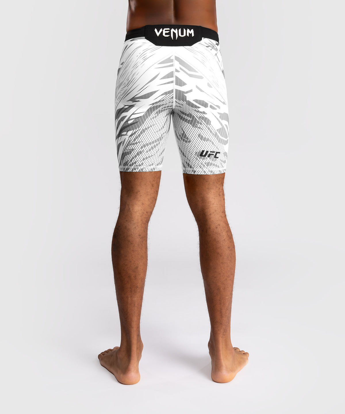 UFC Fusion by Venum Authentic Fight Night Vale Tudo Shorts para Hombre - Blanco