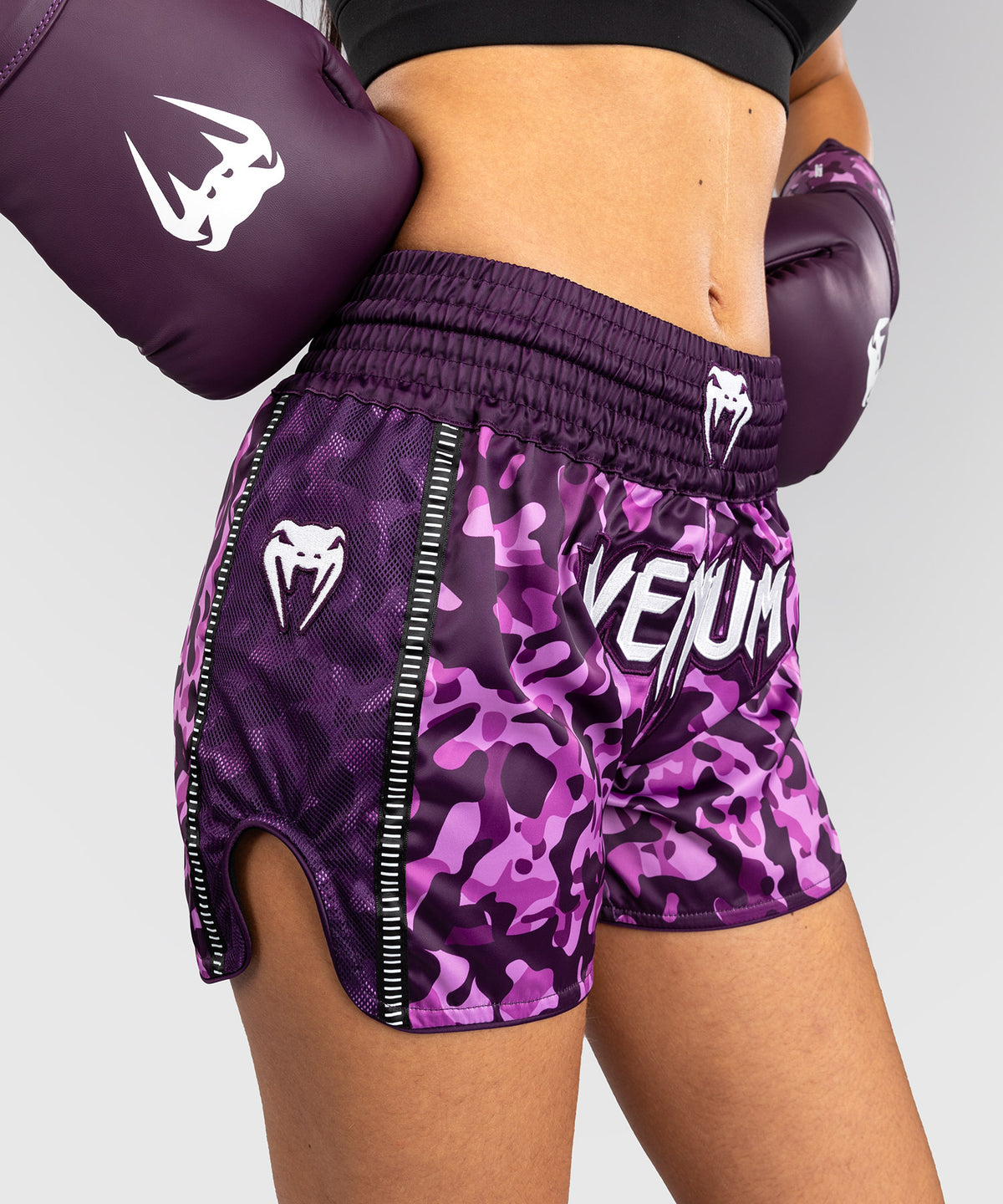 Venum Iris Pantalones Cortos de Muay Thai - Ciruela/Rosa