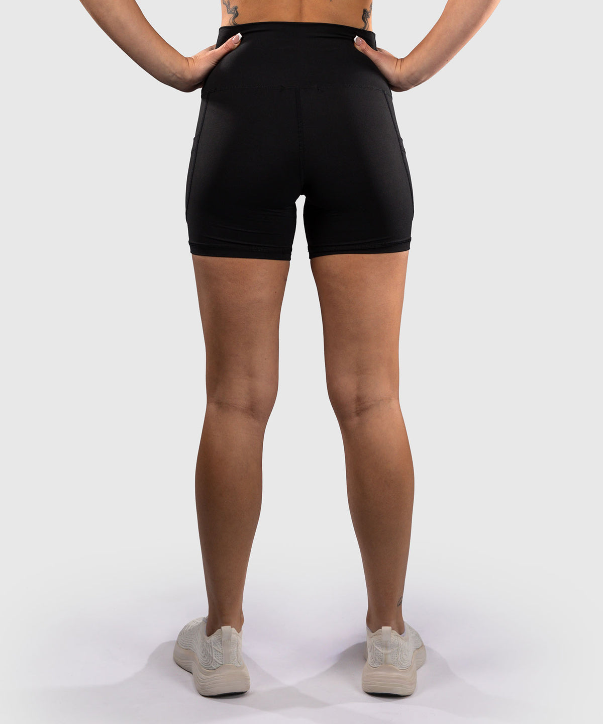 Venum Essential Kompressionsshorts - Schwarz