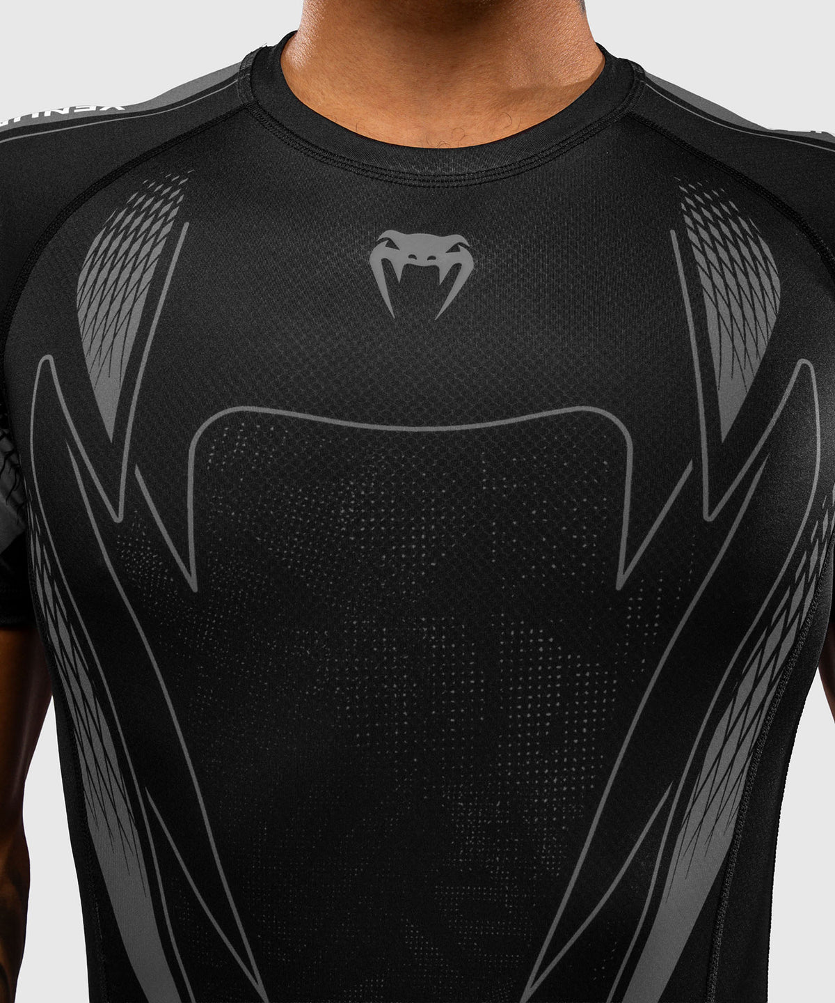 Venum Amazonia Reborn Kurzarm-Rashguard - Schwarz/Grau