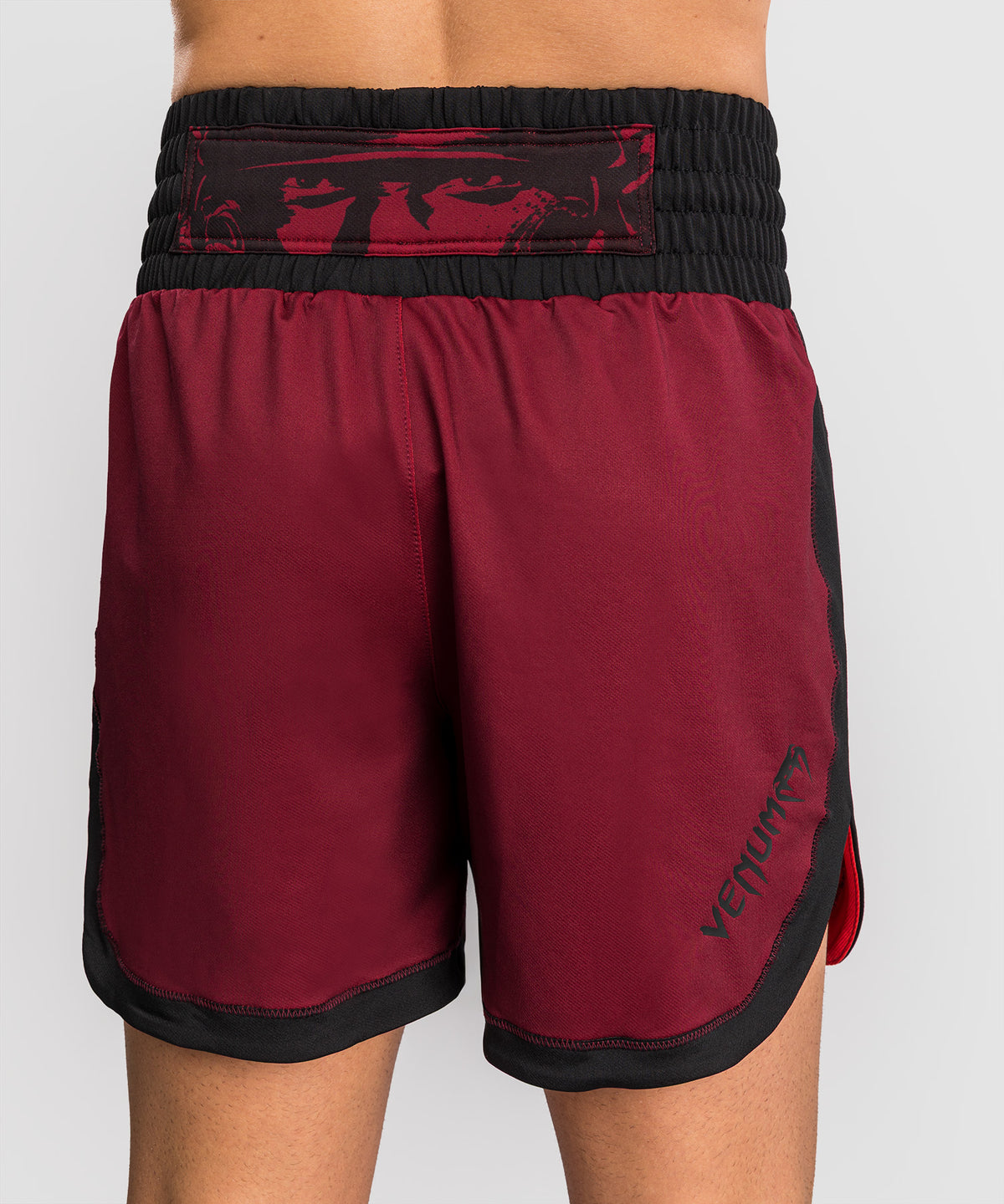 Short de Boxe pour Hommes Venum x Assassin’s Creed Shadows - Bordeaux/Noir