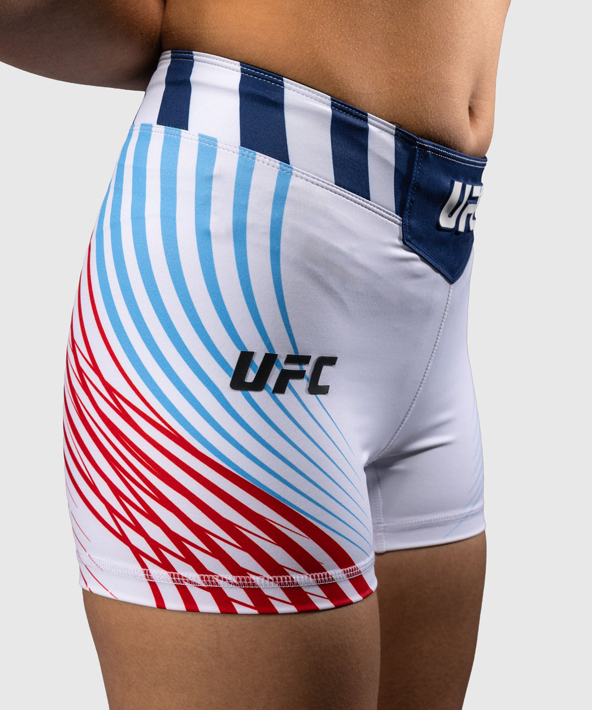 Official UFC Freedom 250 by Venum Authentic Short Vale Tudo coupe courte pour femme - Blanc