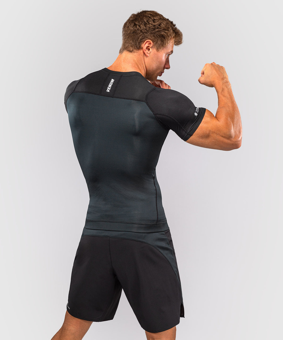 Venum G-Fit Scale Rashguard de manga corta - Negro