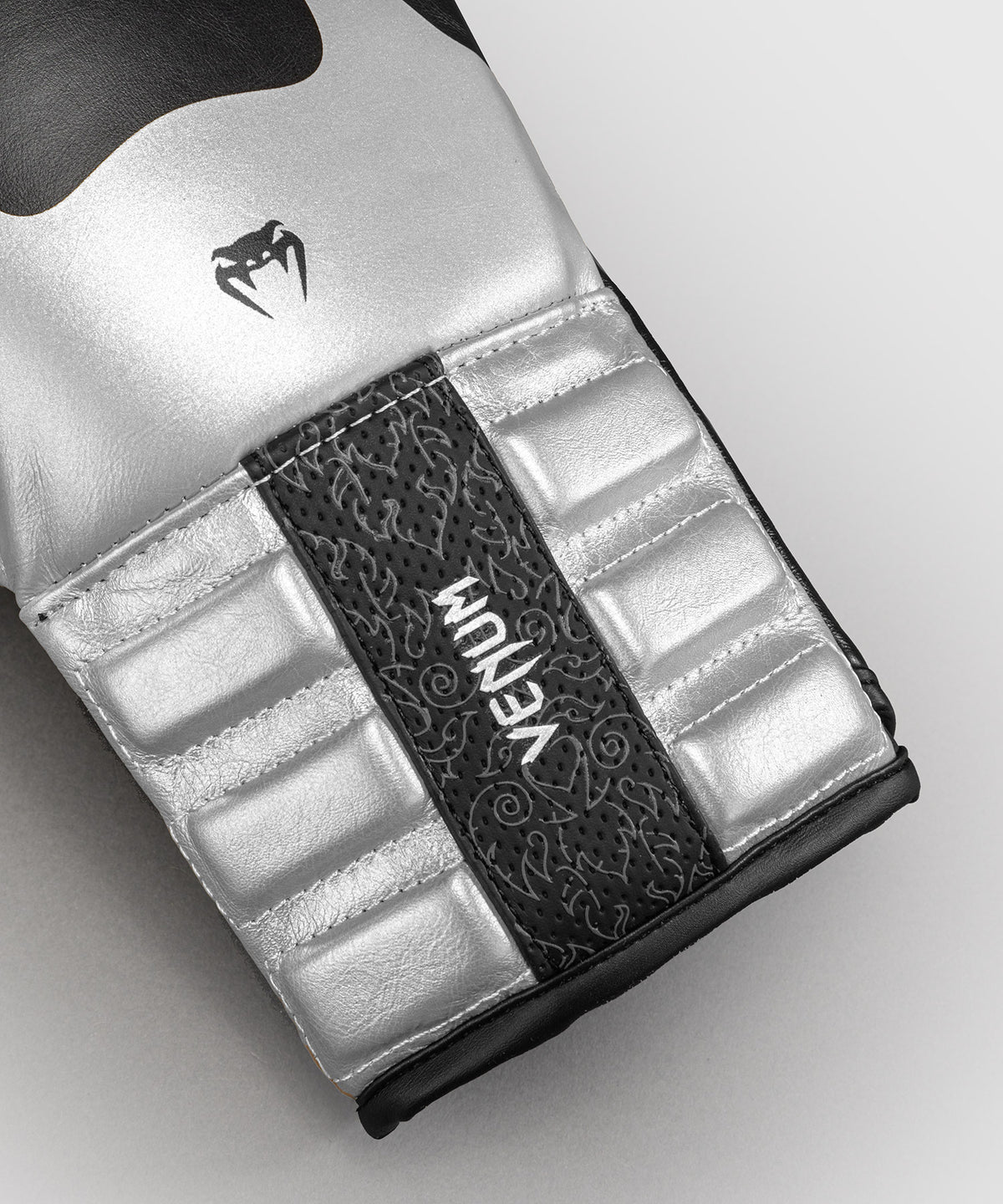 Venum Reverso Guanti da Boxe – Nero/Argento