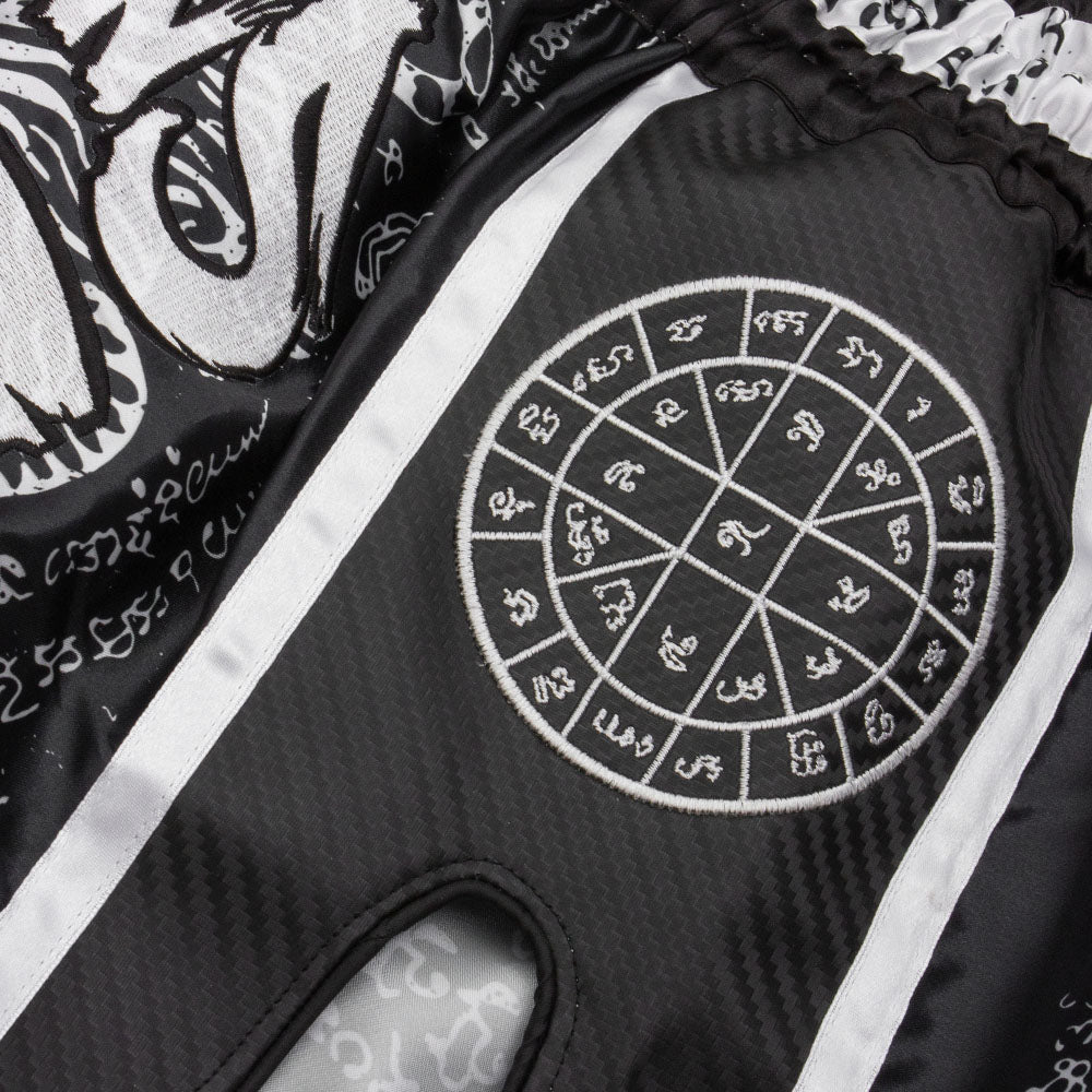 Short de Muay Thai Carbon - Sak Yant Tigers - Noir