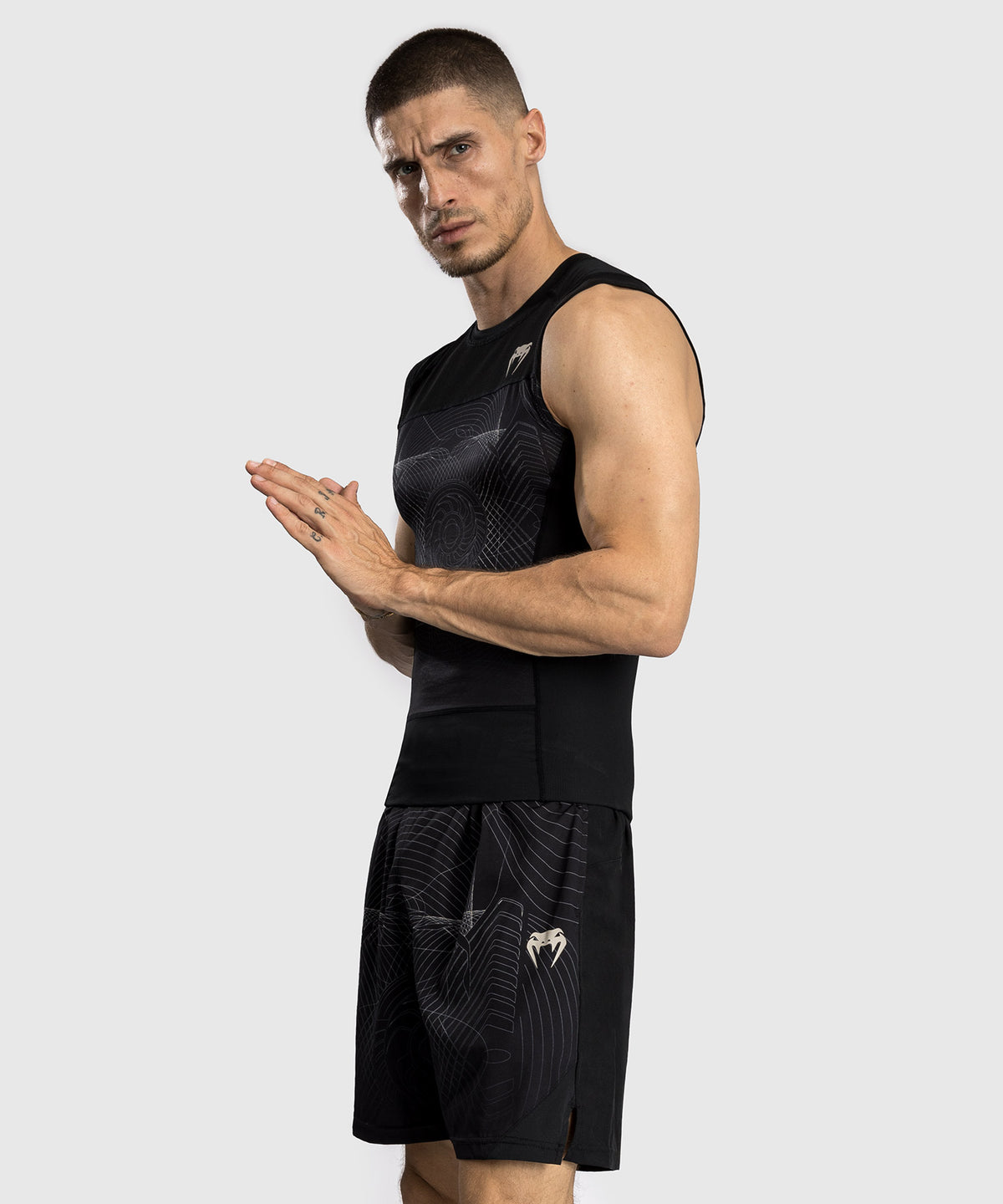 Rashguard sans Manches Venum G-Fit Air pour Hommes - Noir Intense/Sable Désert