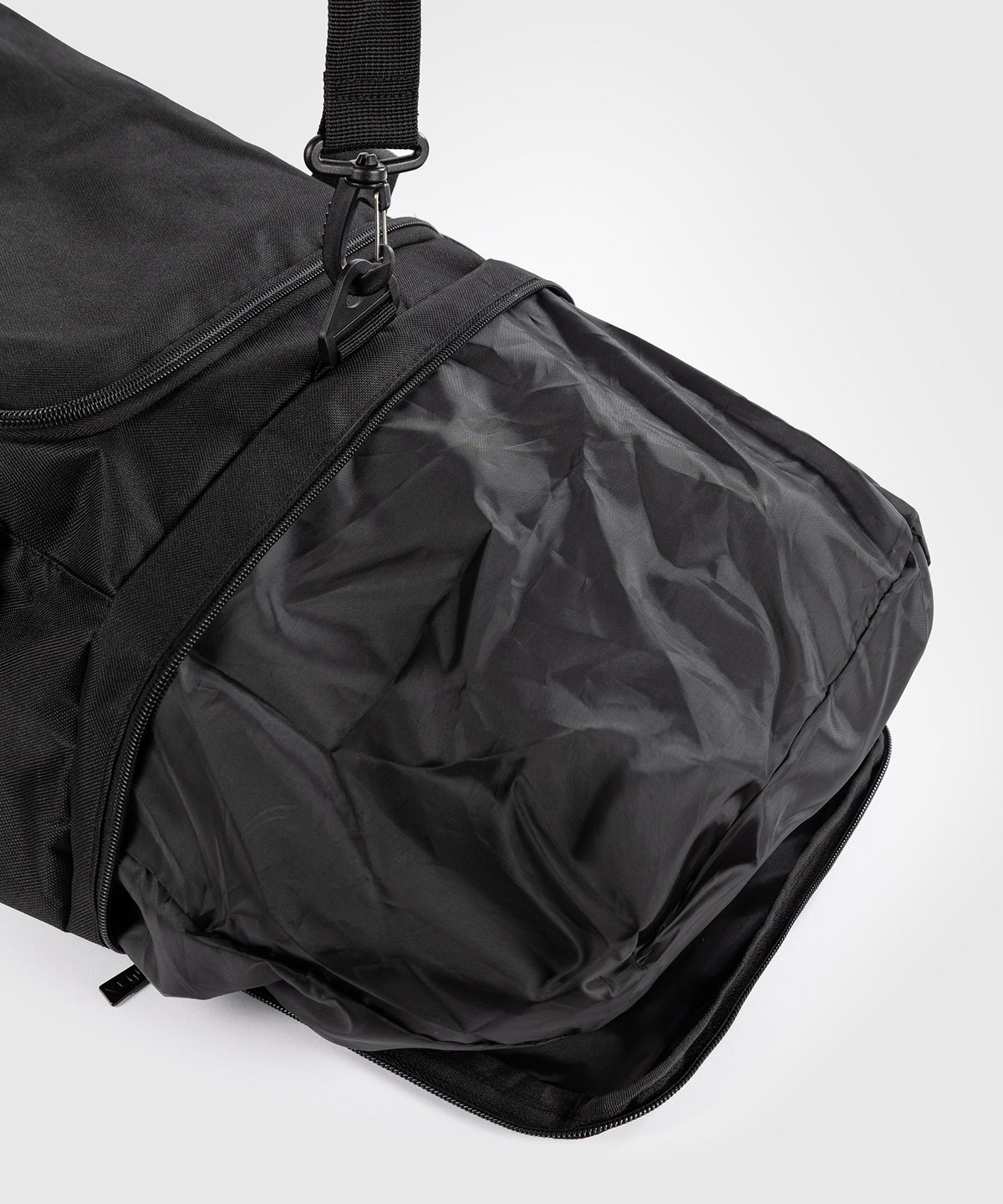 Venum Essential Bolsa Deportiva (61L) - Negro