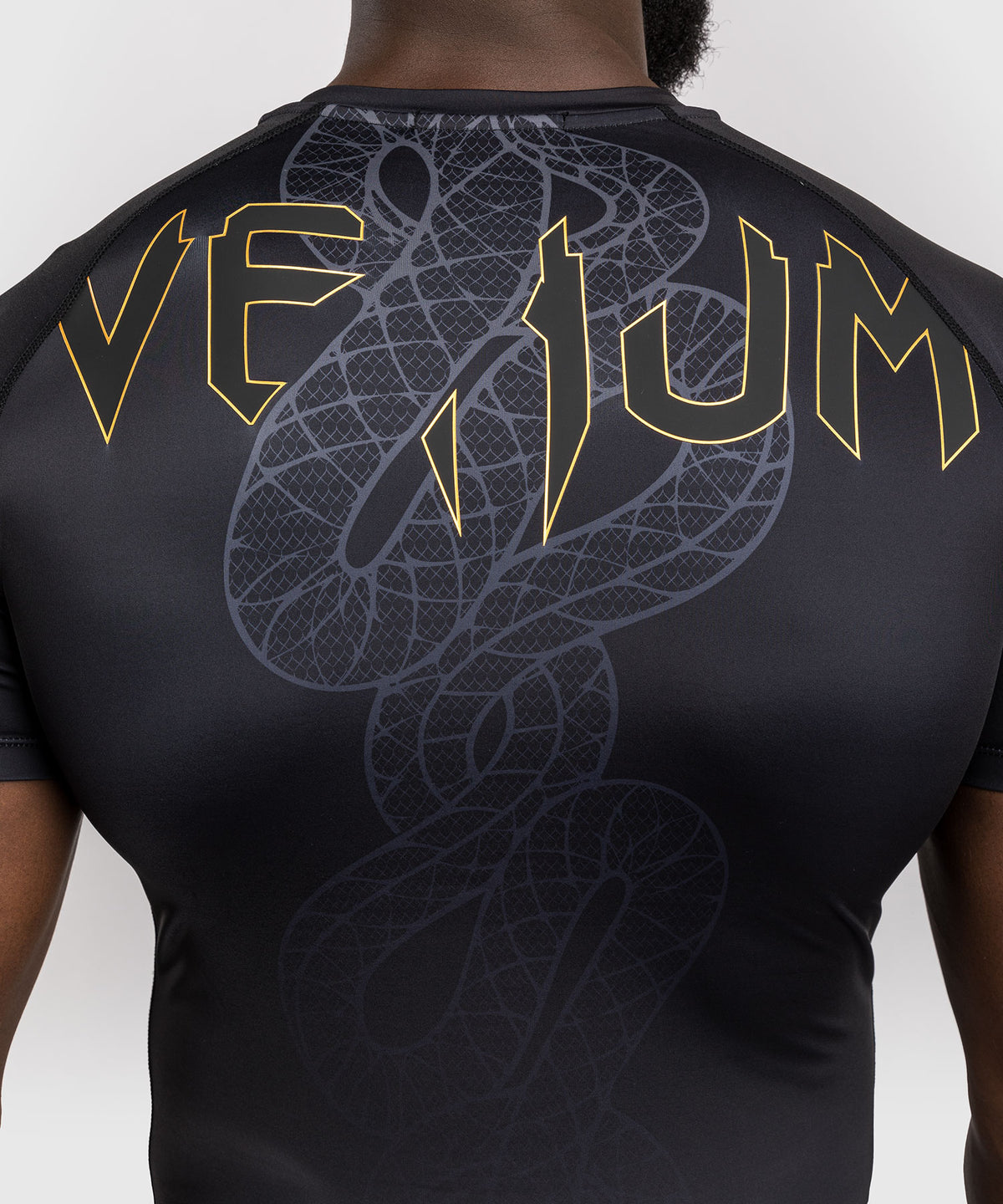 Venum Serpenti Kurzarm Rashguard – Schwarz/Silber/Gold