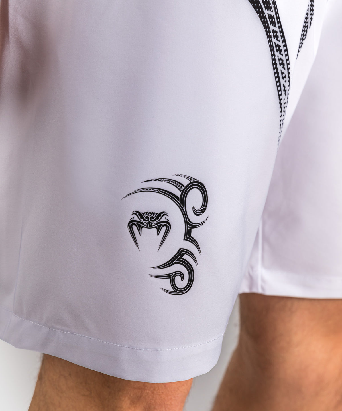 Venum x Mike Tyson Tiger Training Pantalones Cortos - Blanco Óptico/Negro Profundo