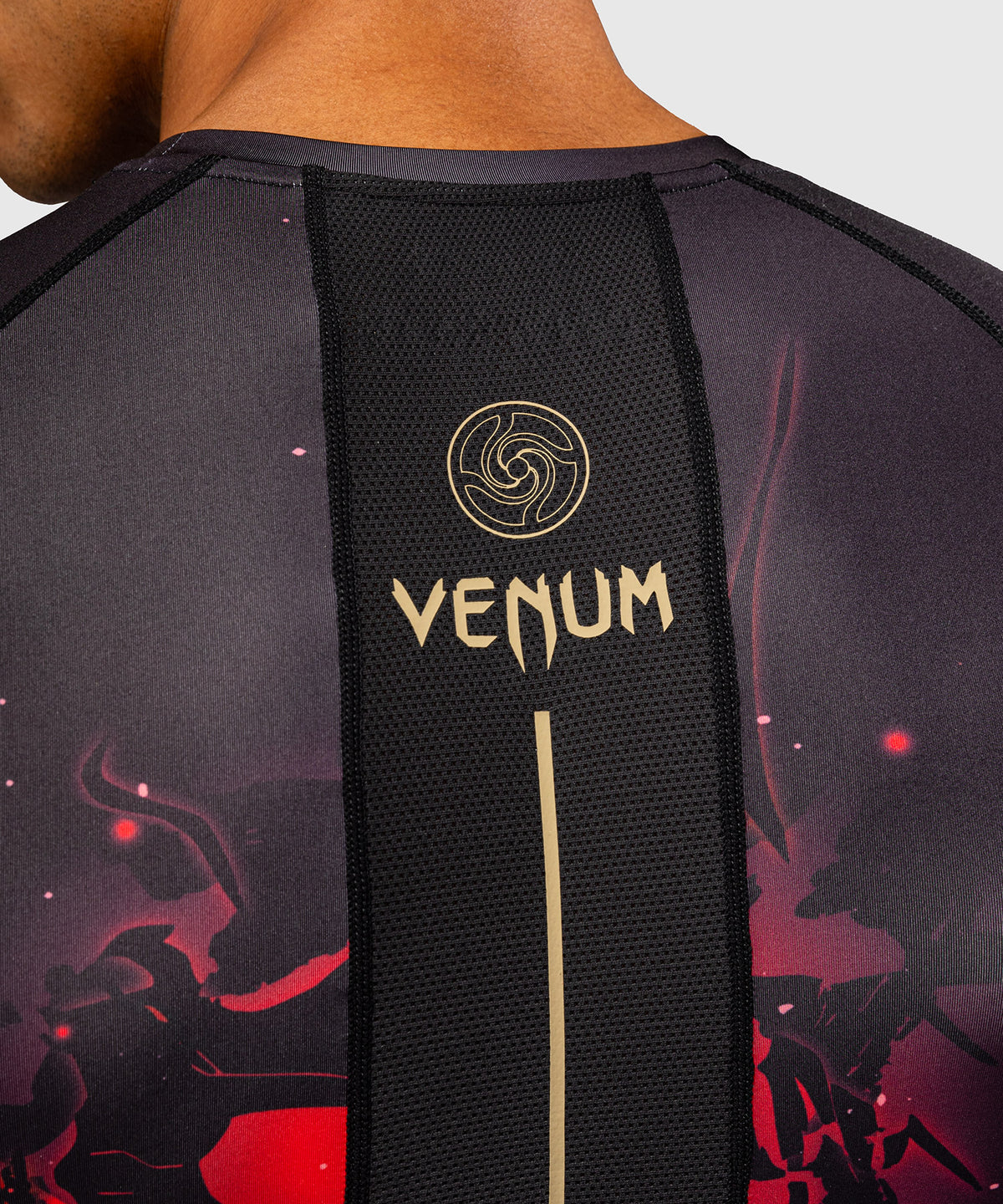 Jujutsu Kaisen x Venum Itadori Kurzarm Rashguard – Schwarz/Rot