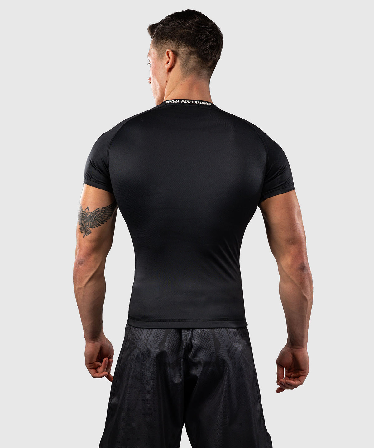 Venum Edge Rashguard Kurzarm – Schwarz/Sand