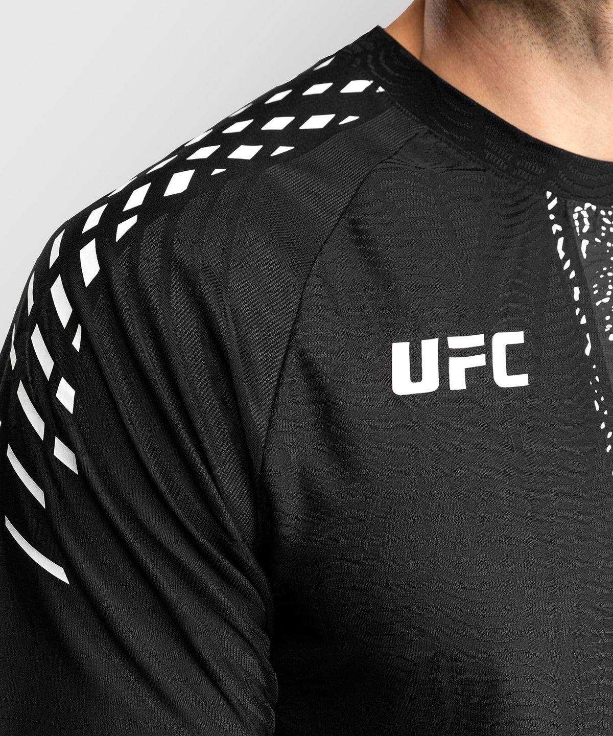 UFC Zenith by Venum Authentic Fight Night Offizielles Walkout-Trikot Herren - Schwarz