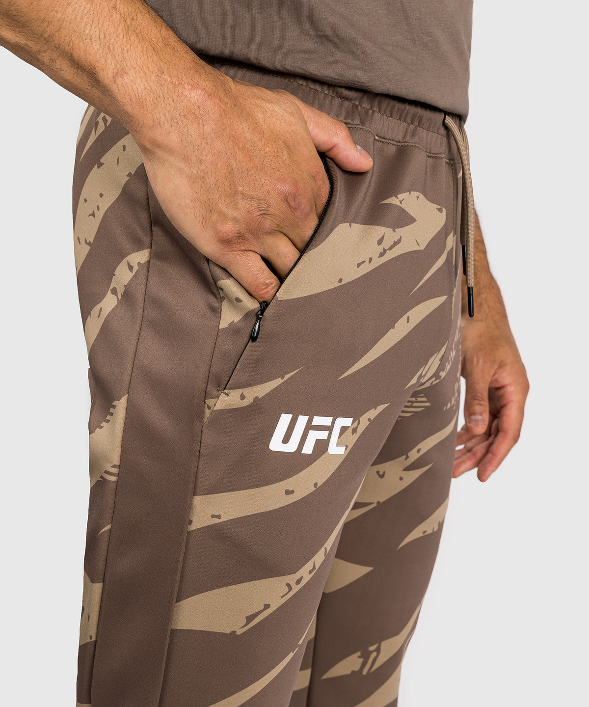 UFC Adrenaline by Venum Fight Week Herrenhose - Desert Camo
