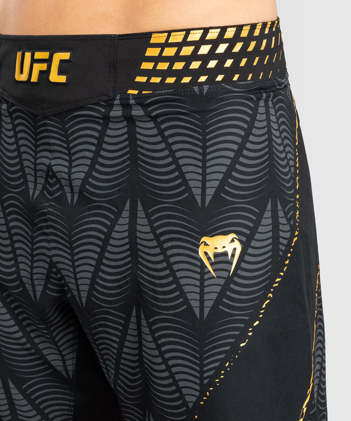 UFC Zenith by Venum Authentic Fight Night Lange Passform Fight Short Herren - Champion