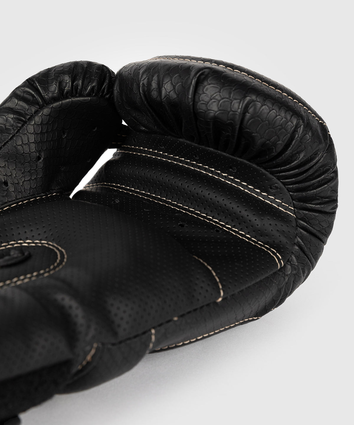 Venum Impact Evo Scales Guanti da boxe – Nero