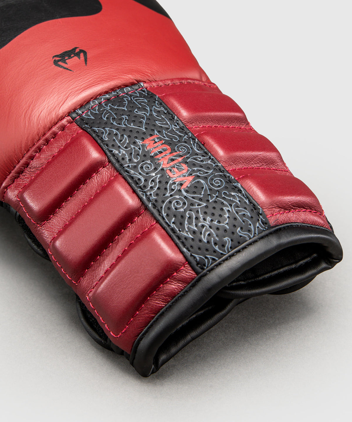 Venum Reverso Guanti da Boxe – Nero/Rosso