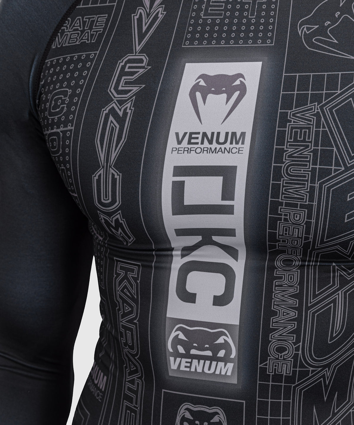 Rashguard à Manches Longues Karate Combat by Venum – Noir/Gris