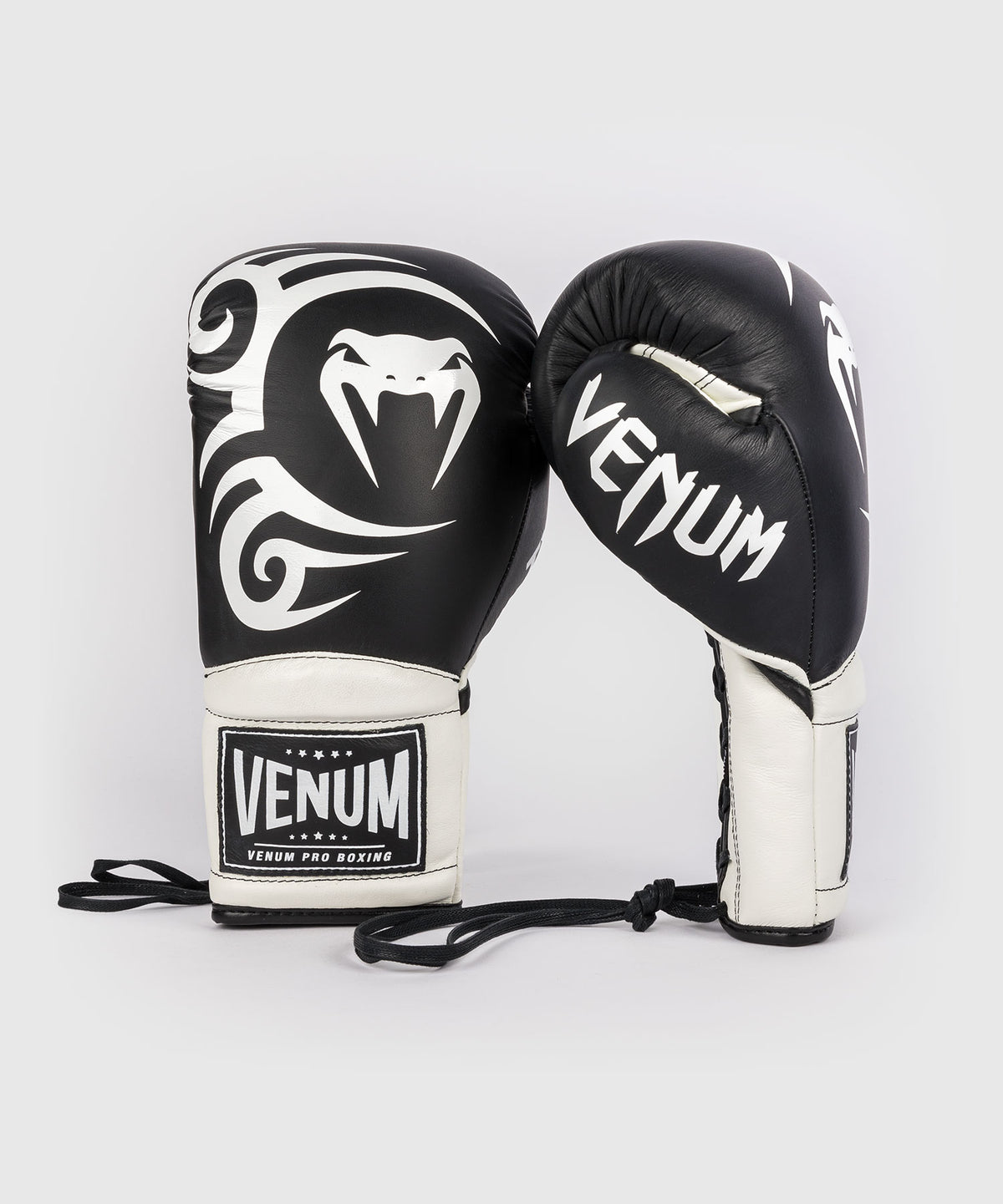 Venum Giant 2.0 Mike Tyson Pro Guanti da boxe con Lacci - Nero Profondo/Bianco Ottico