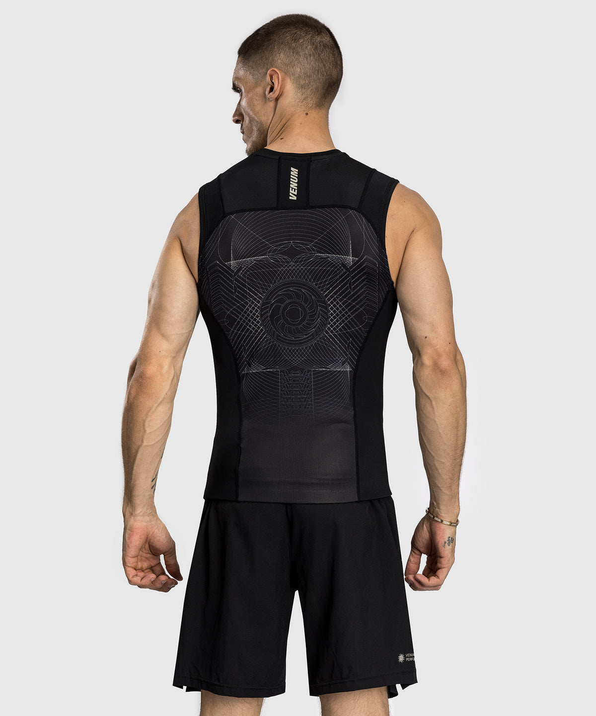 Rashguard sans Manches Venum G-Fit Air pour Hommes - Noir Intense/Sable Désert