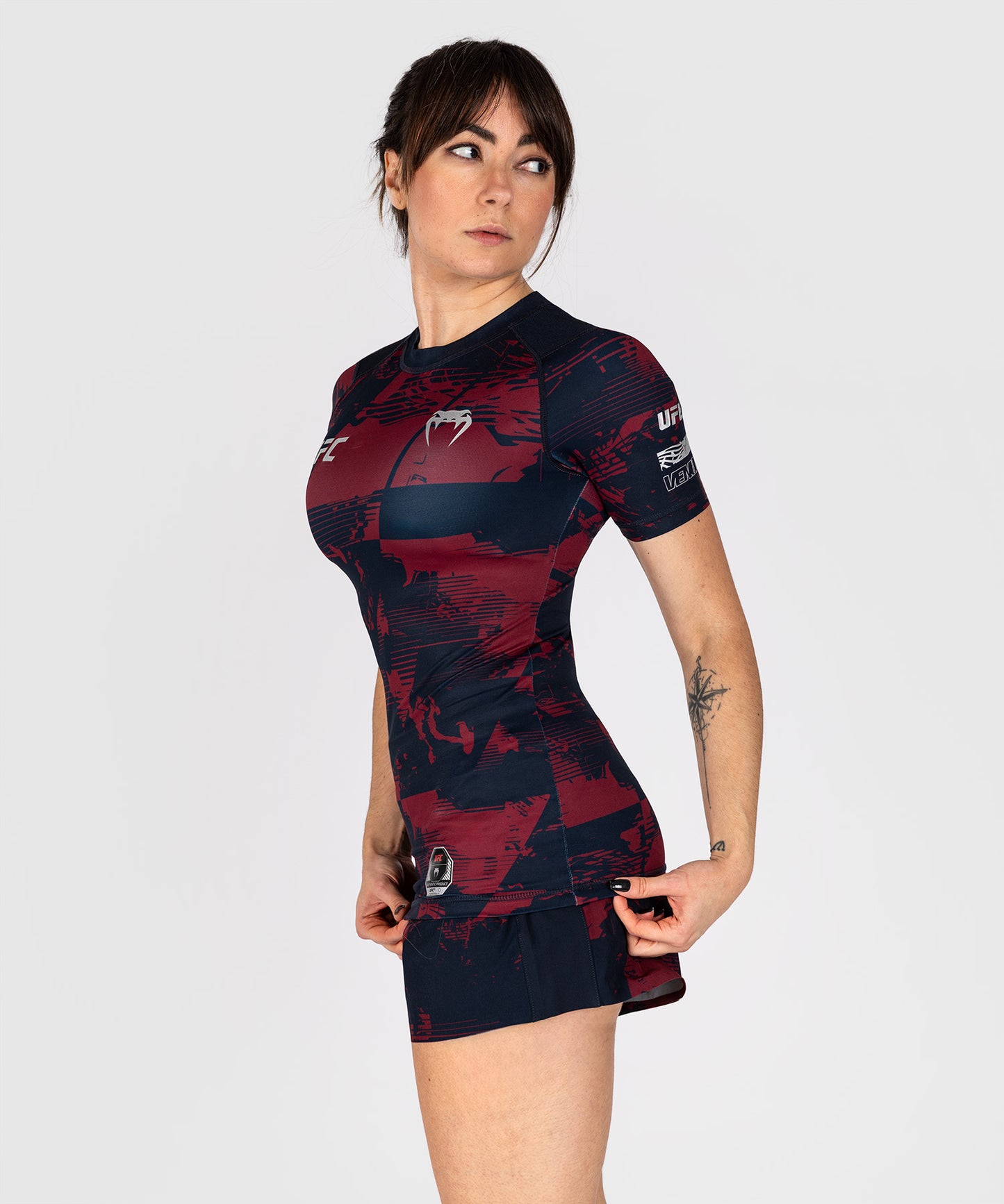 UFC Zenith by Venum Authentic Fight Week Rashguard maniche corte Performance Donna - Blu navy/Bordeaux/Argento