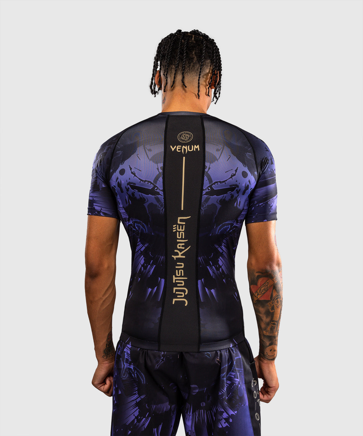 Jujutsu Kaisen x Venum Gojo Rashguard Manga Corta – Morado