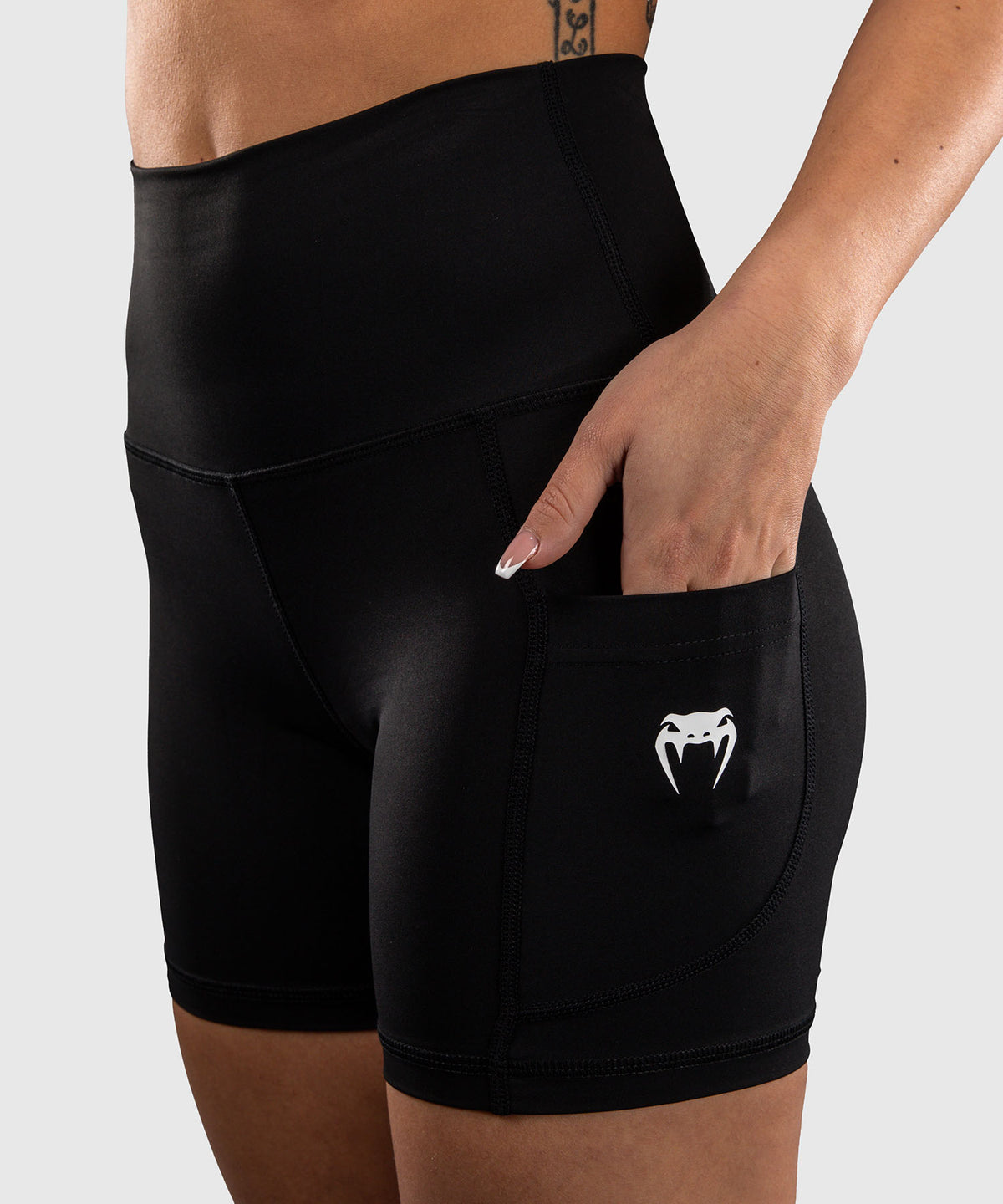 Venum Essential Kompressionsshorts - Schwarz