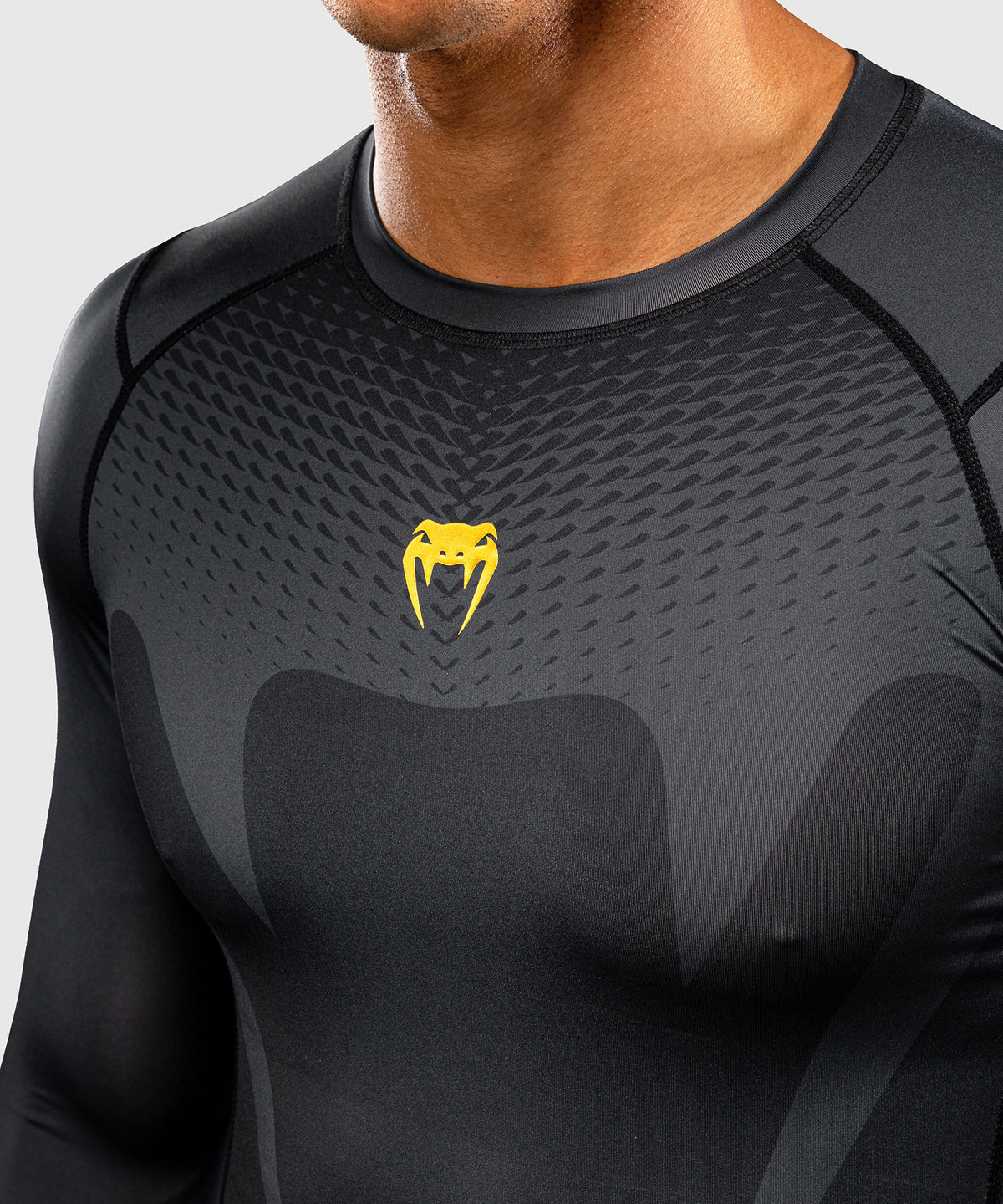 Venum Attack Rashguard de manga larga - Negro/Dorado