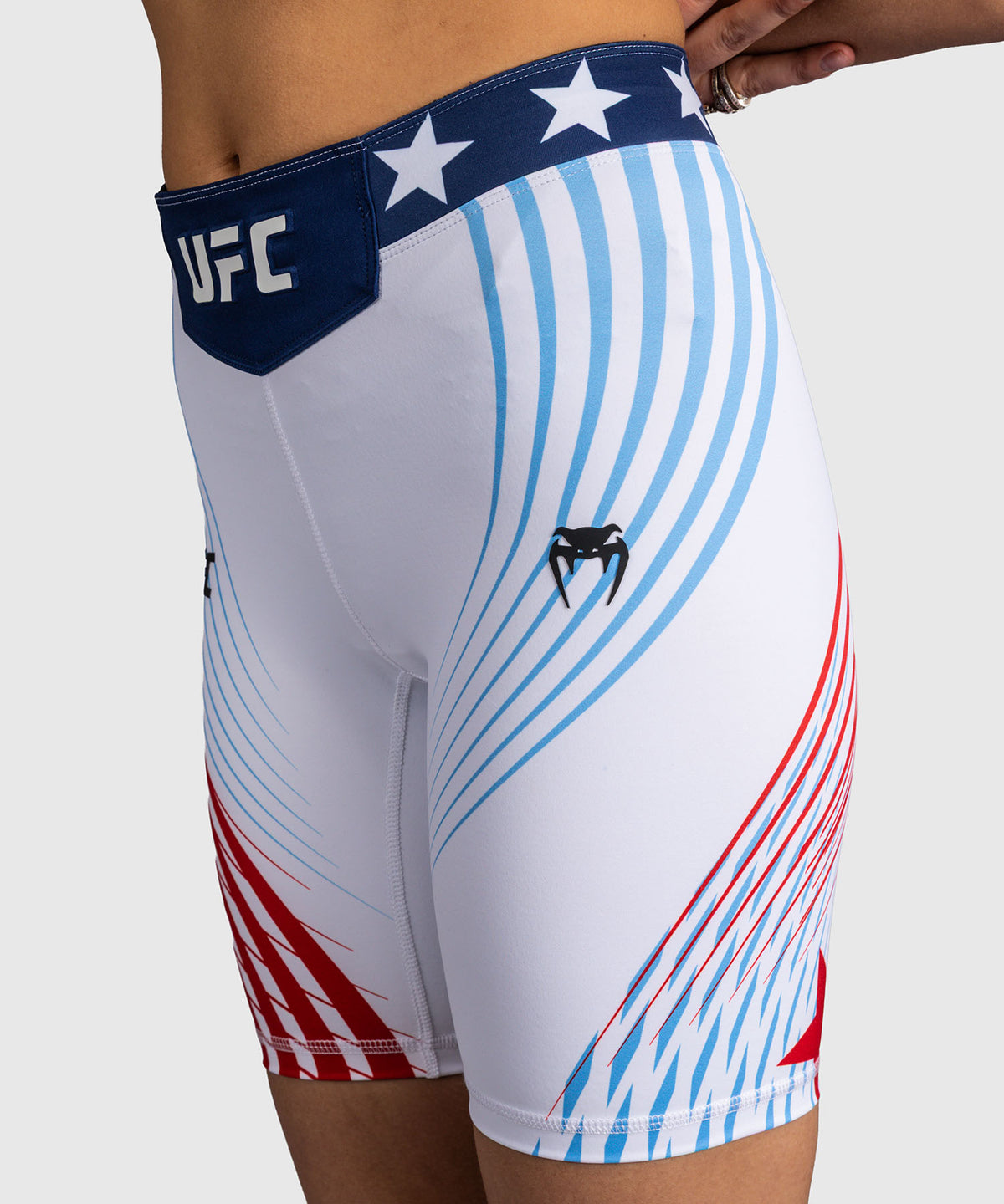 Official UFC Freedom 250 by Venum Authentic Pantaloncini Vale Tudo taglio lungo da donna - Bianco
