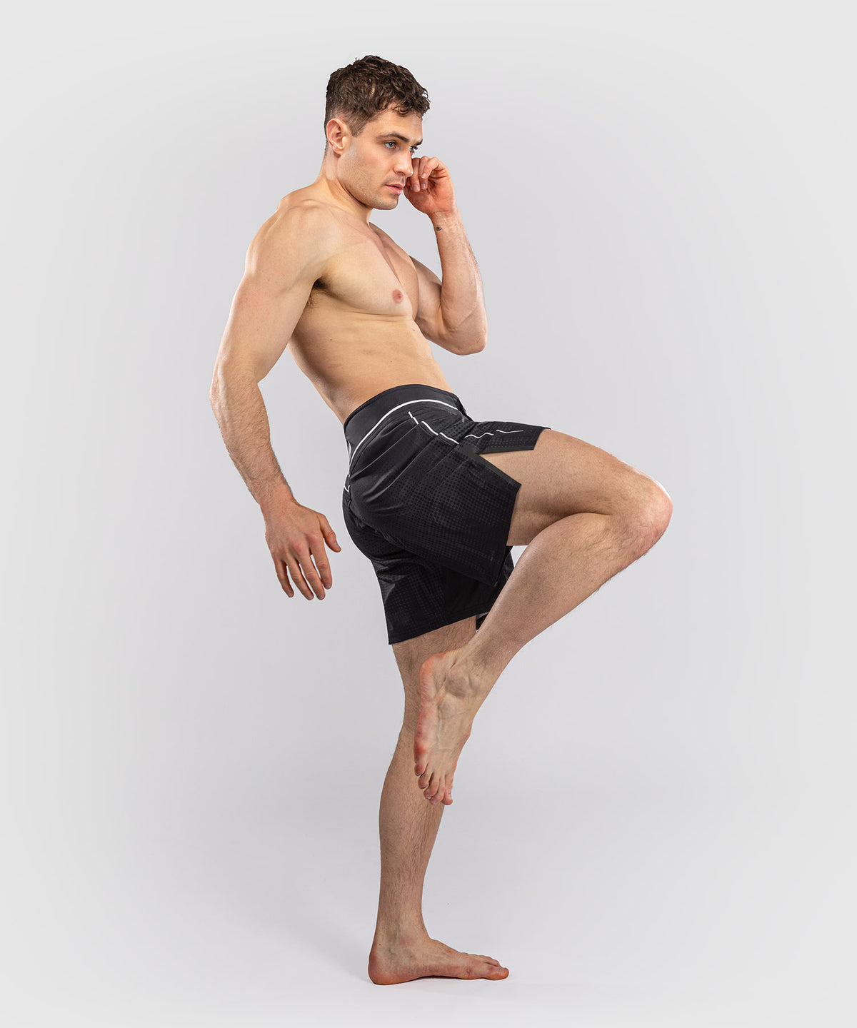 Venum Stealth Short de Combate – Negro/Blanco