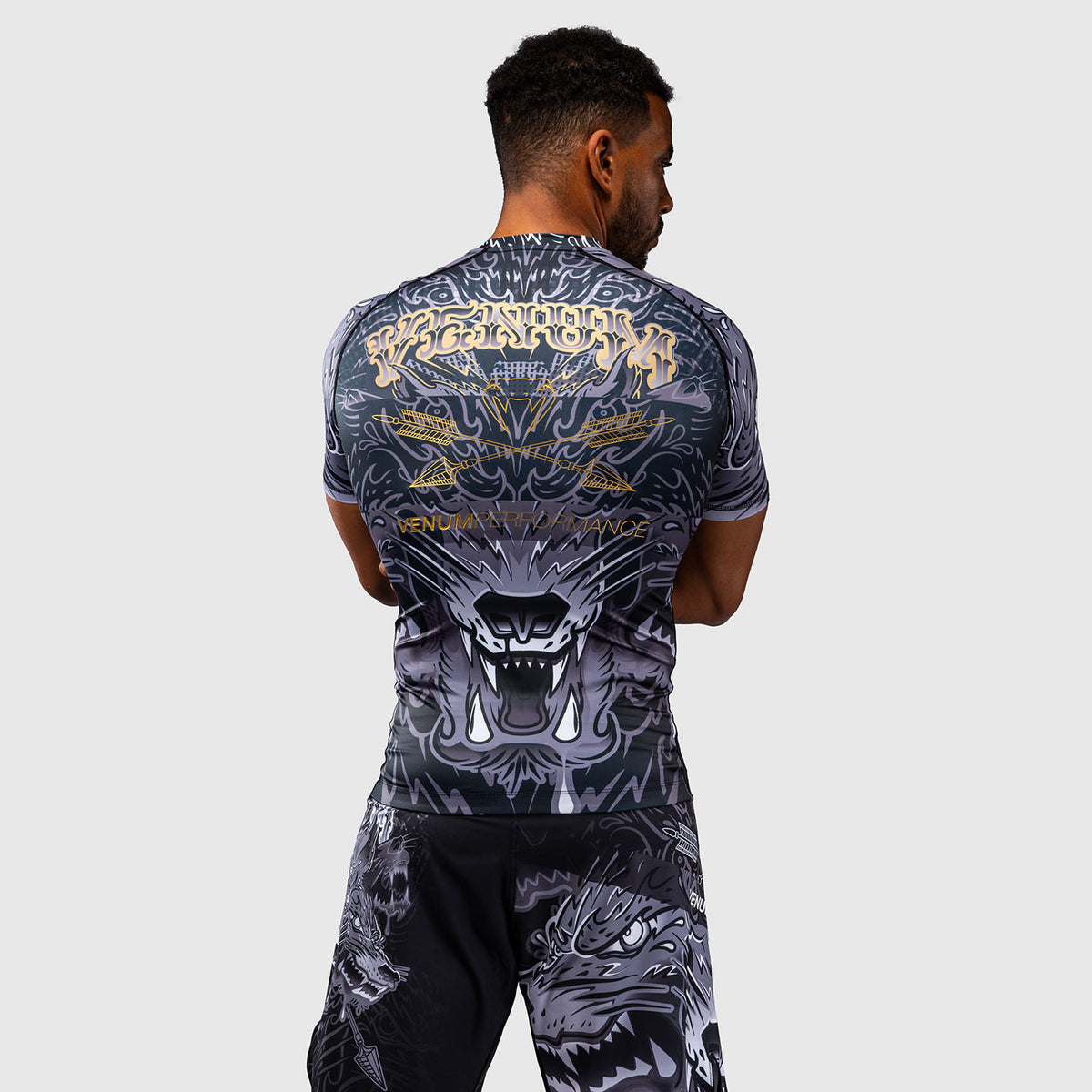 Rashguard à Manches Courtes Venum Wolf Atak – Noir/Gris