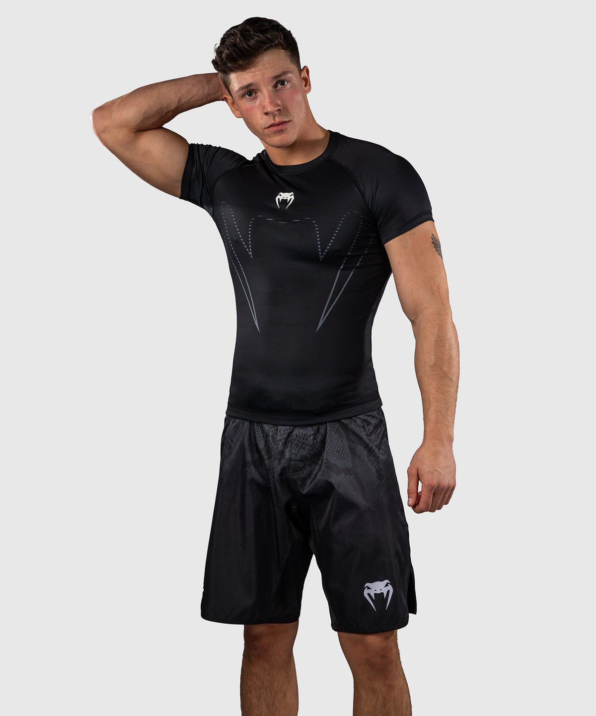 Venum Edge Rashguard Kurzarm – Schwarz/Sand