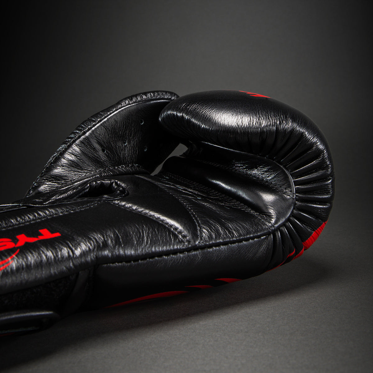 Gants de boxe Venum Giant 2.0 Mike Tyson Pro – Noir/Rouge + Sac inclus