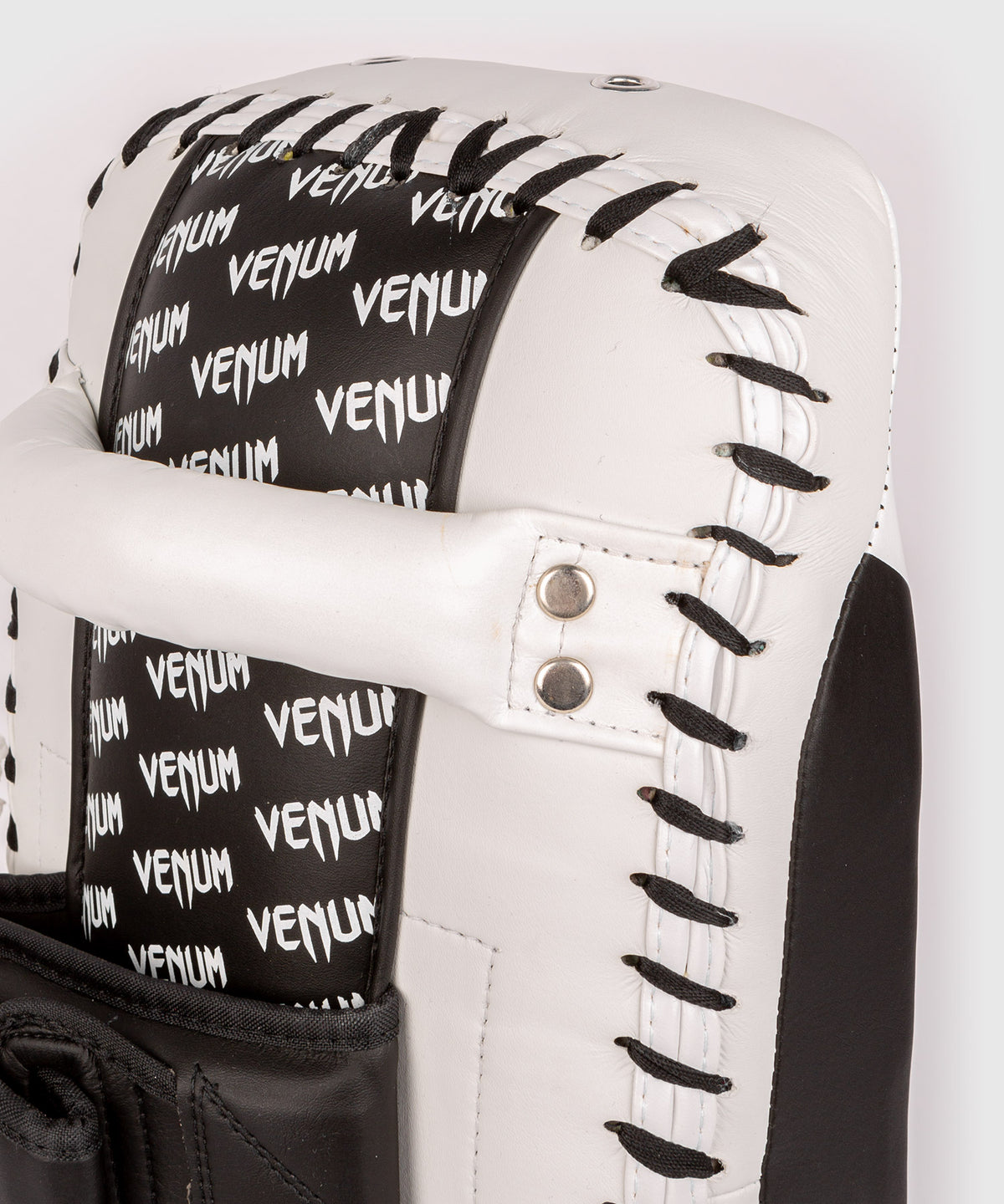 Venum Absolute Kick Pads (Paar) – Schwarz/Weiß