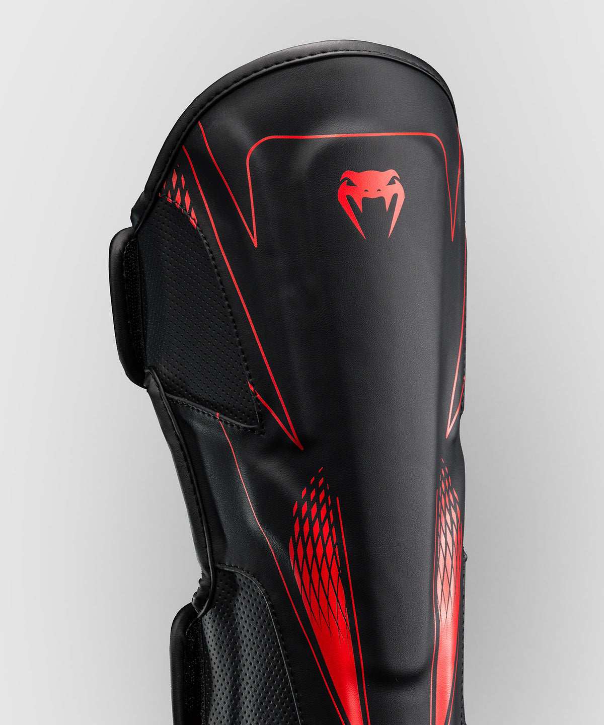 Venum Amazonia Reborn Espinilleras - Negro/Rojo