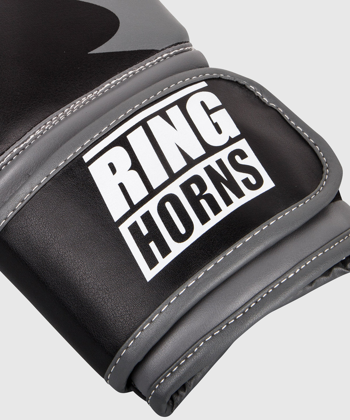 Ringhorns Charger by Venum Boxing Gloves – Nero
