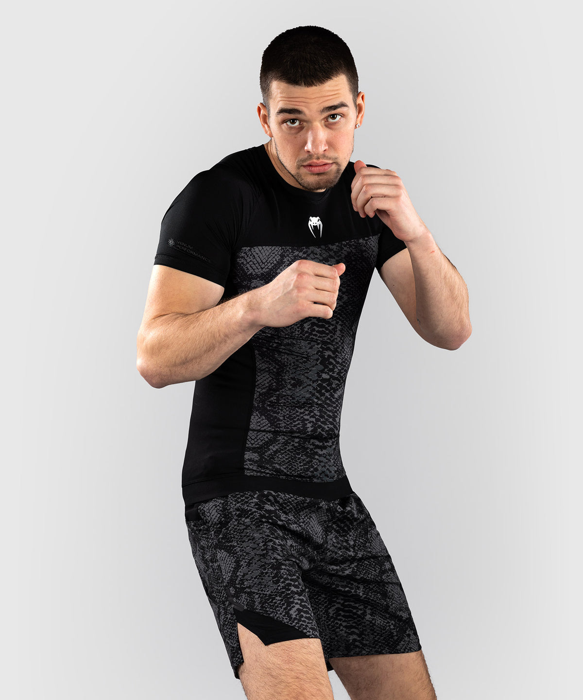 Venum G-Fit Scales Rashguard Manga Corta – Negro/Gris Carbón