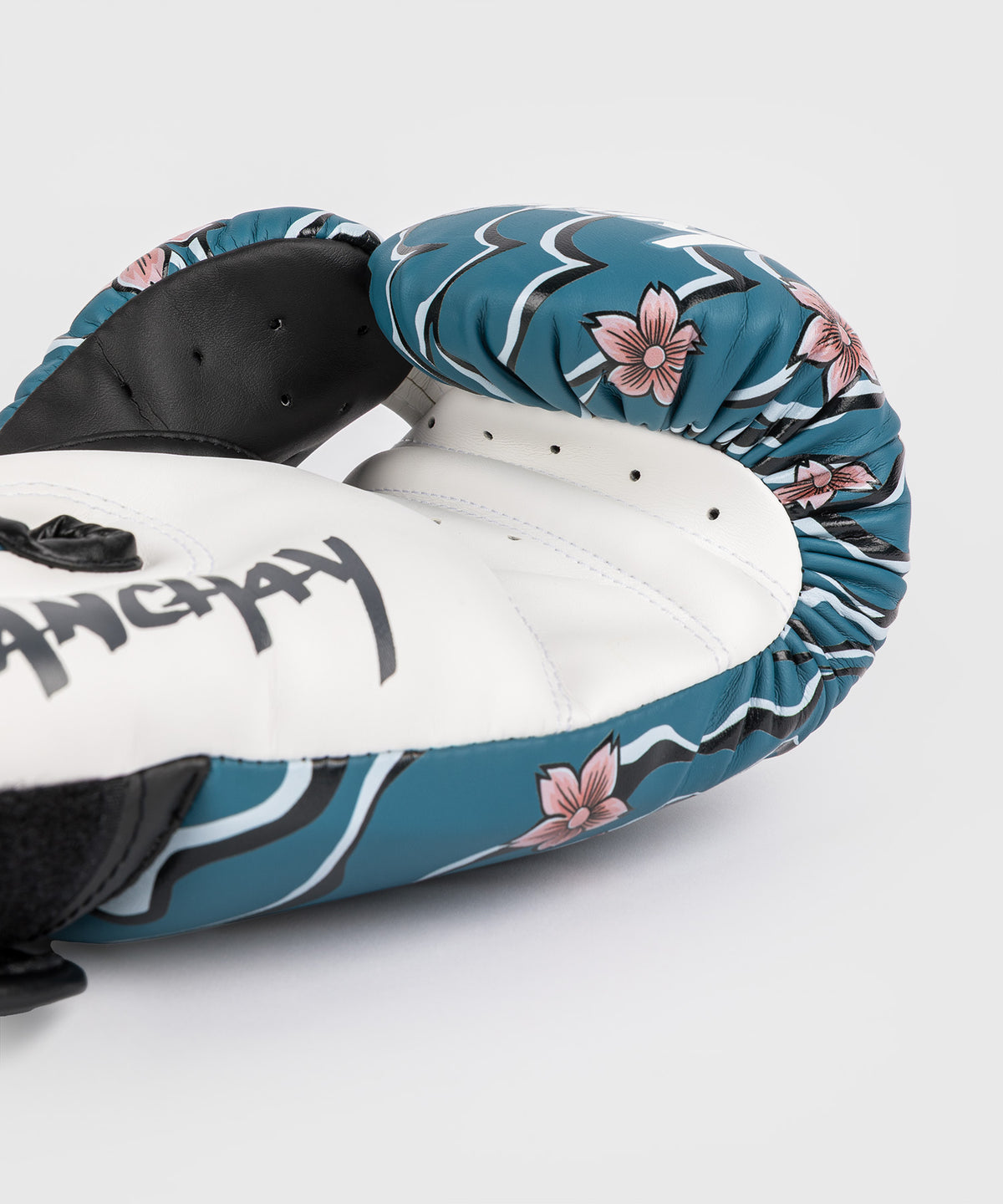 Venum X Tawanchay Boxhandschuhe – Blau/Weiß
