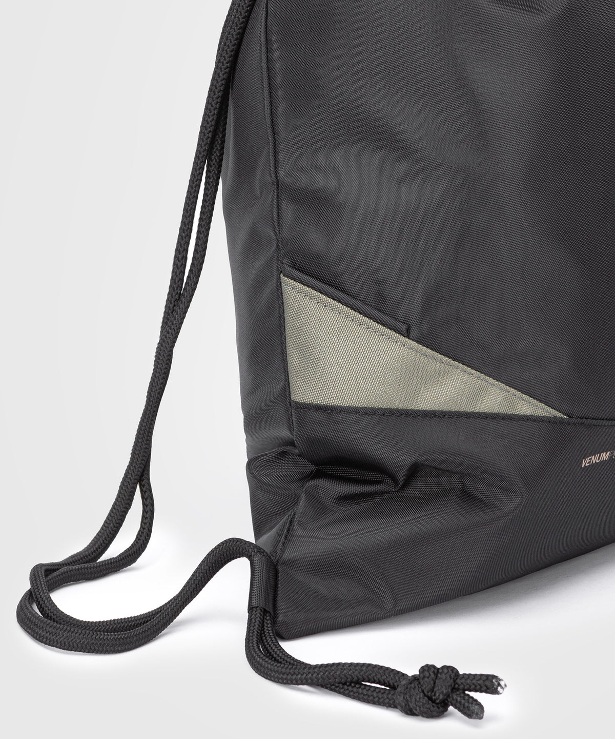 Venum Evo 2 Bolsa con Cordón (15-20L) – Negro/Caqui