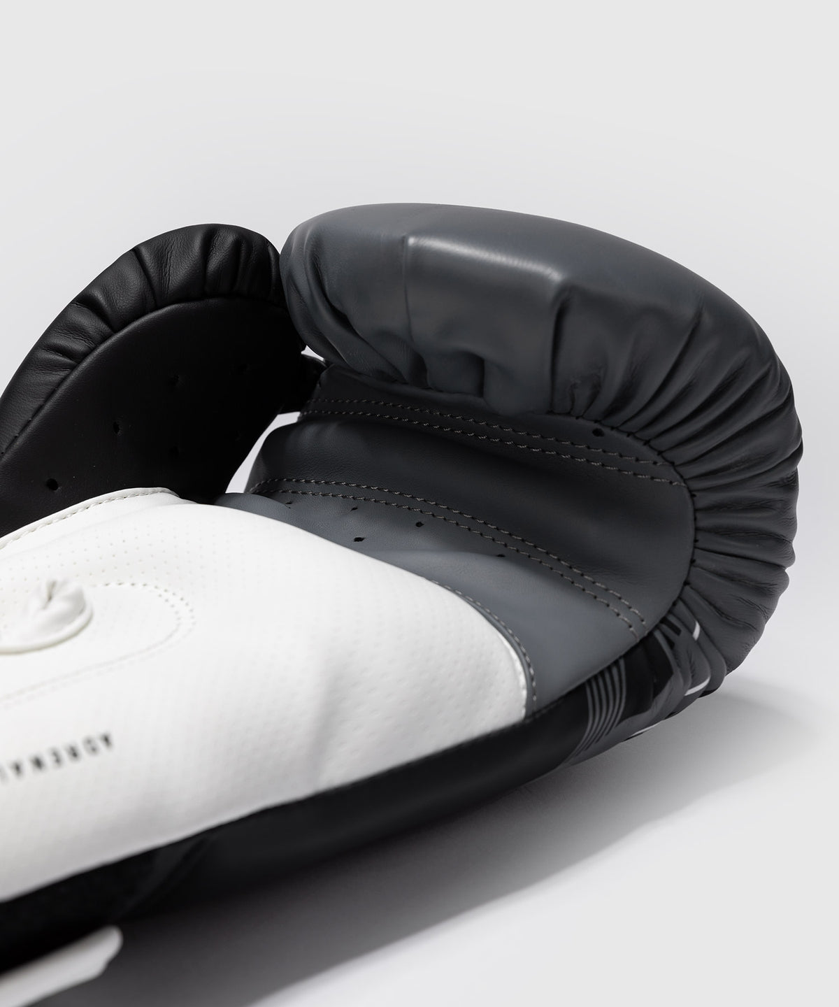 Venum Adrenaline Boxhandschuhe – Schwarz/Silbergrau