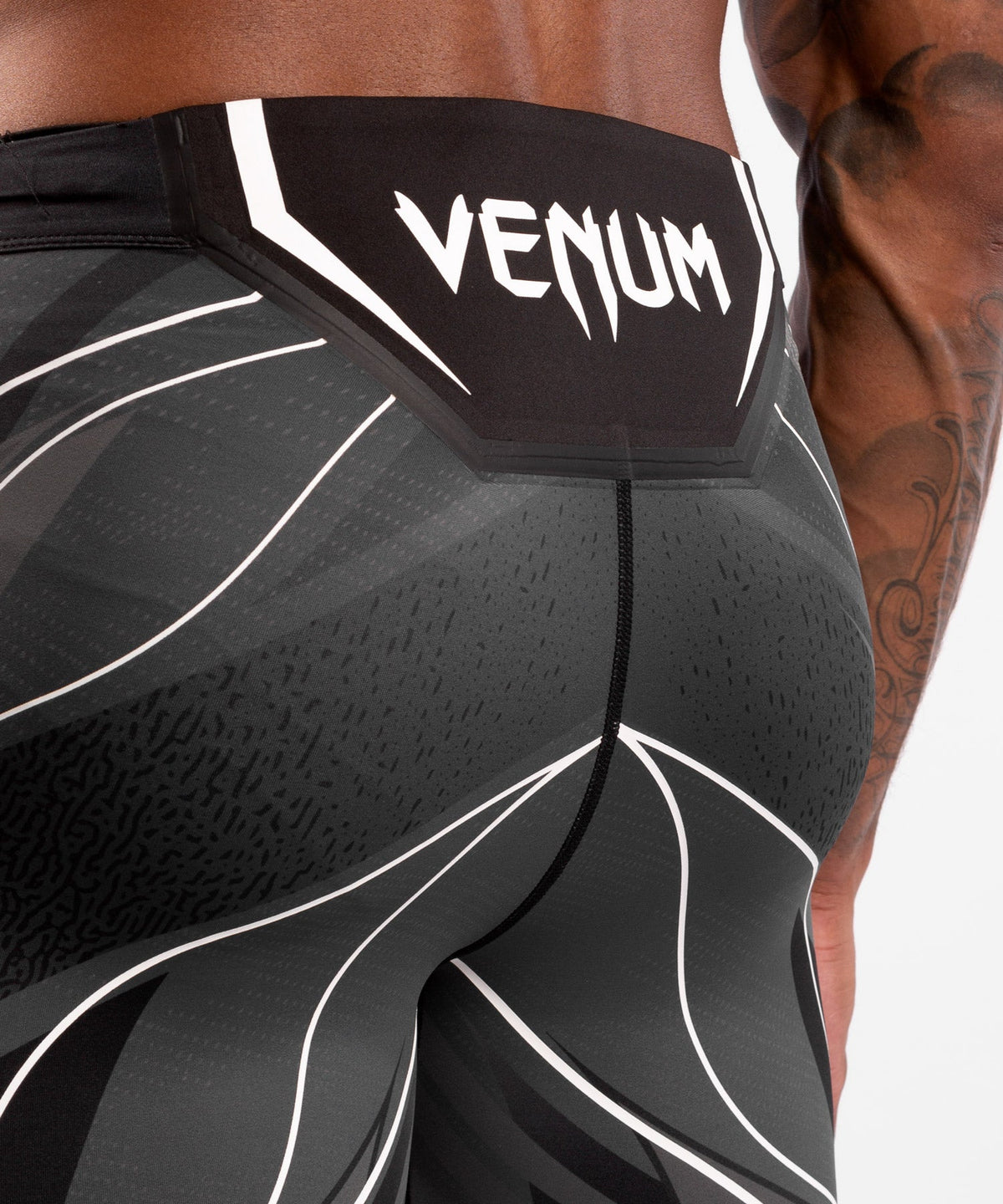 UFC Herren Kompressionsshorts Venum Authentic Fight Night - Long Cut - Schwarz
